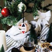 Boule de Noël personnalisée avec chocolats - Le Petit Carré de Chocolat