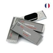 Badge d'identification avec attache aimantée