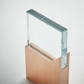 Trophée en cristal et bois de hêtre