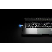 Clé USB en métal avec logo lumineux