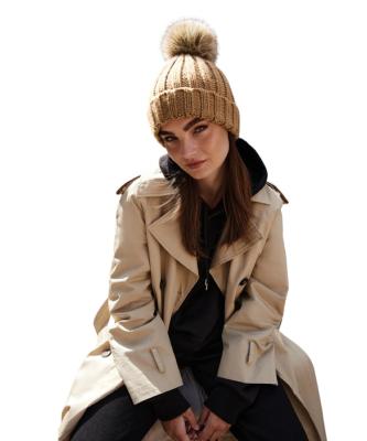 Bonnet épais avec pompon amovible