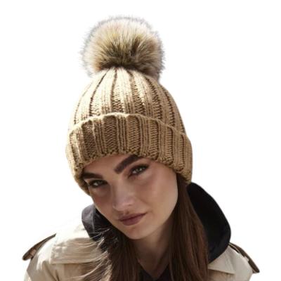 Bonnet épais avec pompon amovible